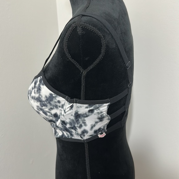 Pink Bra - Picture 4 of 4